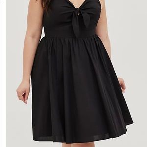 TORRID NWT BLACK POPLIN TIE-FRONT SKATER DRESS PLUS SIZE 1